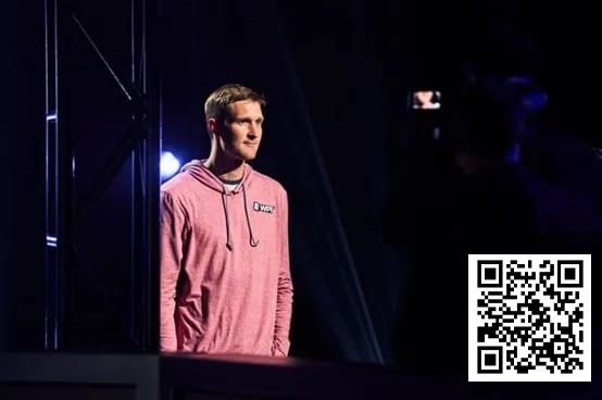 【红龙扑克】扑克网红博主Brad Owen赛事匆匆出局，8个月儿子突发癫痫差点有生命危险