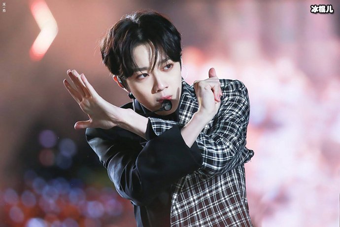 【红龙扑克】赖冠霖呼吁粉丝不要接机, 明星出行安全何时能得到改善