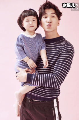 【红龙扑克】张亮女儿T台走秀, 4岁么么哒T台首秀随老爸气场十足