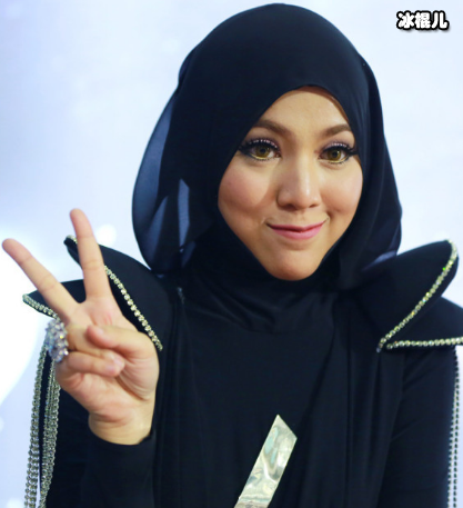 【红龙扑克】歌手茜拉被封杀了吗?为何这几年都在没有她的消息!