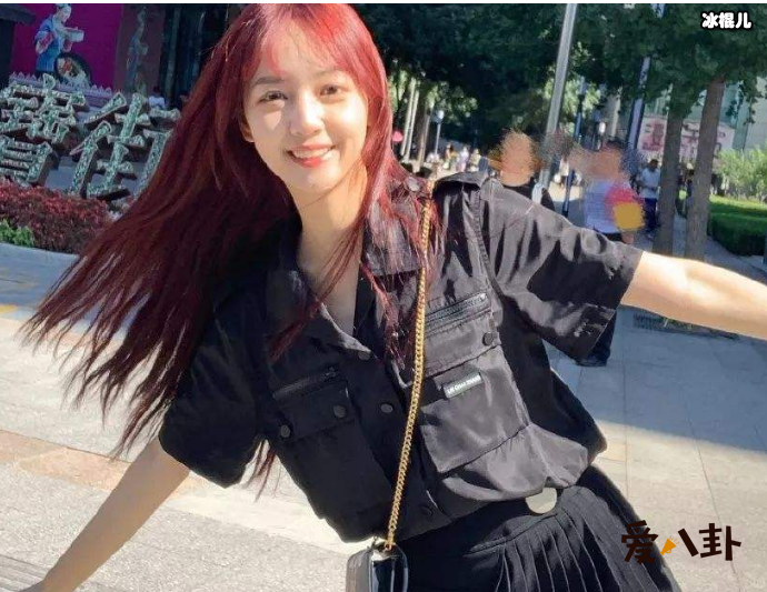 【红龙扑克】鹿依否认与吴亦凡交往, 一句话否认恋情!