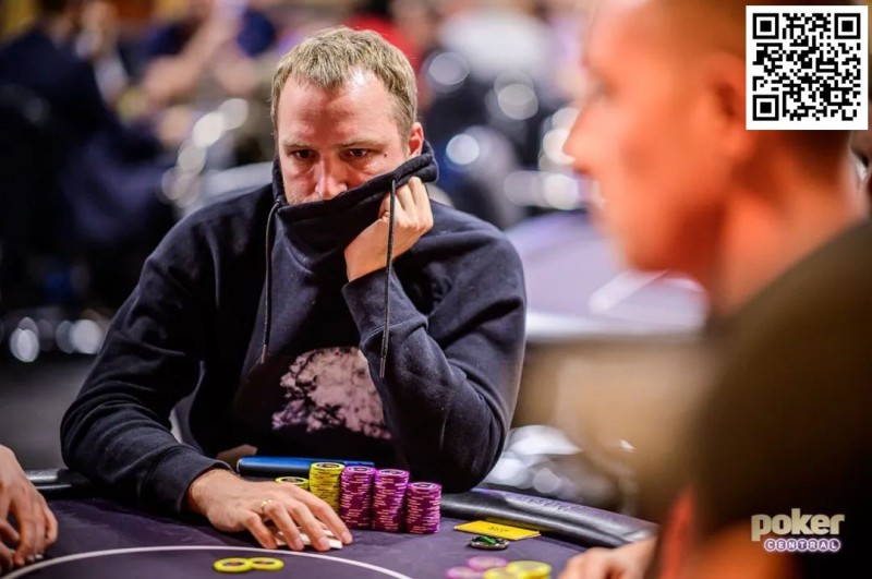 【红龙扑克】在决赛桌用空气牌打飞四条！不愧是来自战斗民族的狠人