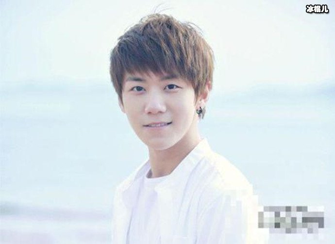 【红龙扑克】周澄奥是哪里人, 与邓伦被曝是同班同学长相撞脸马思超