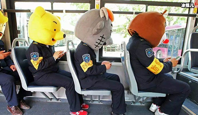 【红龙扑克】玩手机超过5小时增加肥胖风险, 这是真的?