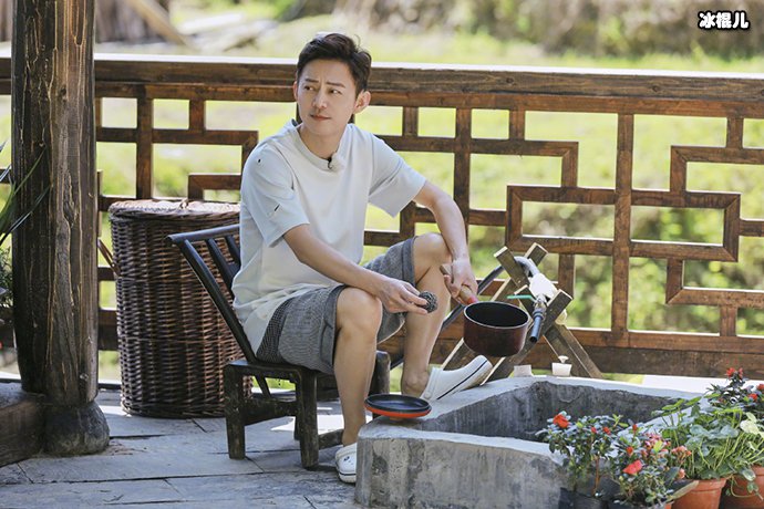 【红龙扑克】何炅暗指迪丽热巴有心机？扒其究竟是怎么一回事？