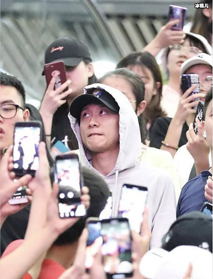 【红龙扑克】张一山为何被网友称行走的表情包！张一山被粉丝围堵