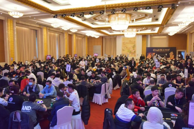 【红龙扑克】国家杯·武汉站 | 主赛190人奖励圈大门打开，陈冲鹏遗憾成泡沫，张高搴147万记分牌领跑102人晋级