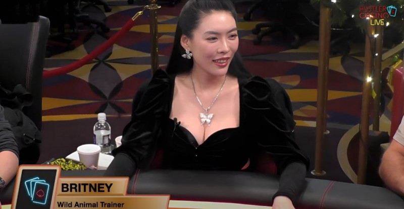 【红龙扑克】10W刀底池四家疯狂全押！All-in姐财“大”气粗让Sashimi 脸好臭