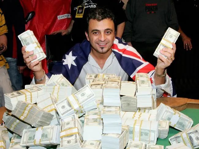 【红龙扑克】翻前弃掉KK！看到对手的底牌后，所有人惊了