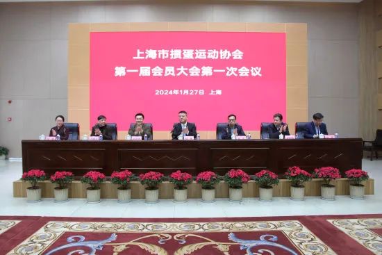 【红龙扑克】从草根游戏走向竞技体育“正规军”，掼蛋为何成为社交新宠儿？