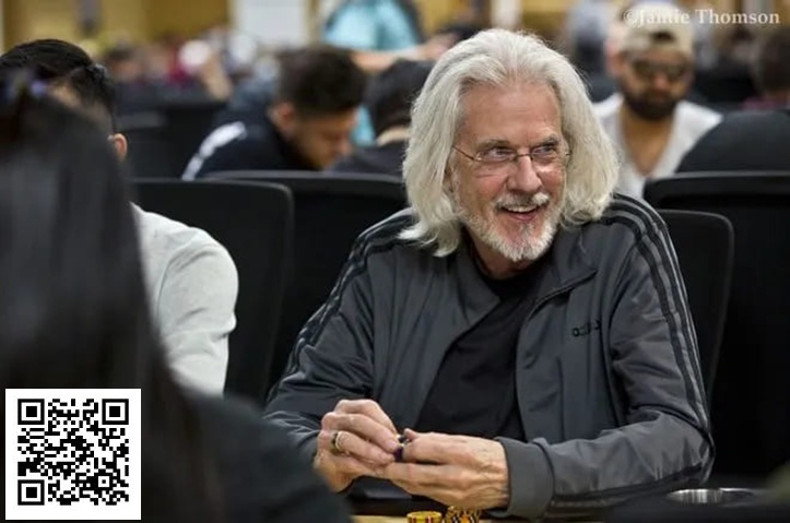 【红龙扑克】73岁牌手在俱乐部打比赛时离世，曾是大学教授