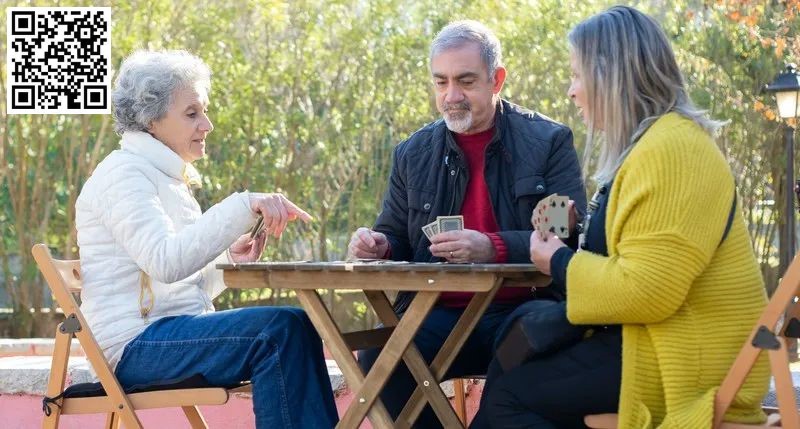 【红龙扑克】趣闻 | 百岁老人分享长寿秘诀：每周打三次扑克
