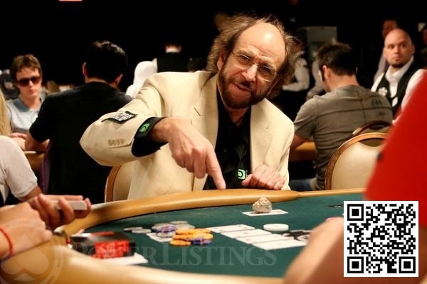 【红龙扑克】她只剩最后一件没脱，但游戏却突然画风诡异…