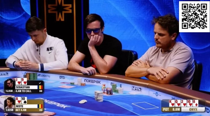 【红龙扑克】这冤家牌能弃掉？A花惨撞同花顺，小哥神操作让解说惊呆了！