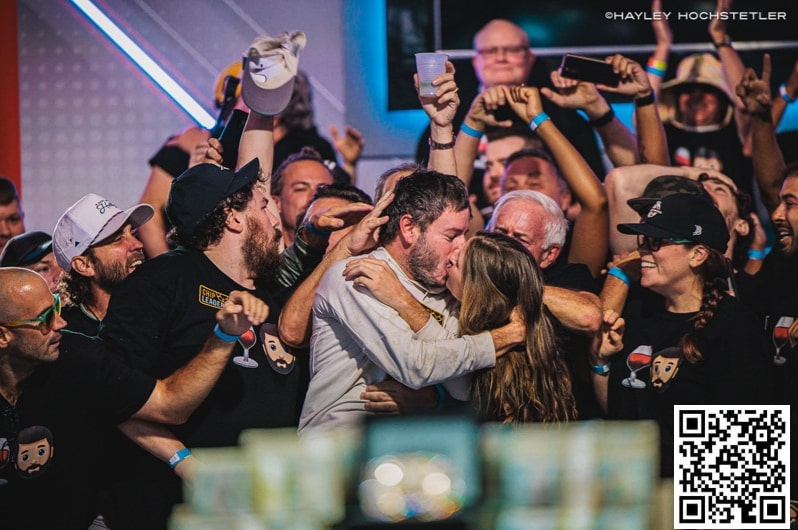 【红龙扑克】大学辍学全职打牌，他花了16年登顶WSOP主赛冠军！