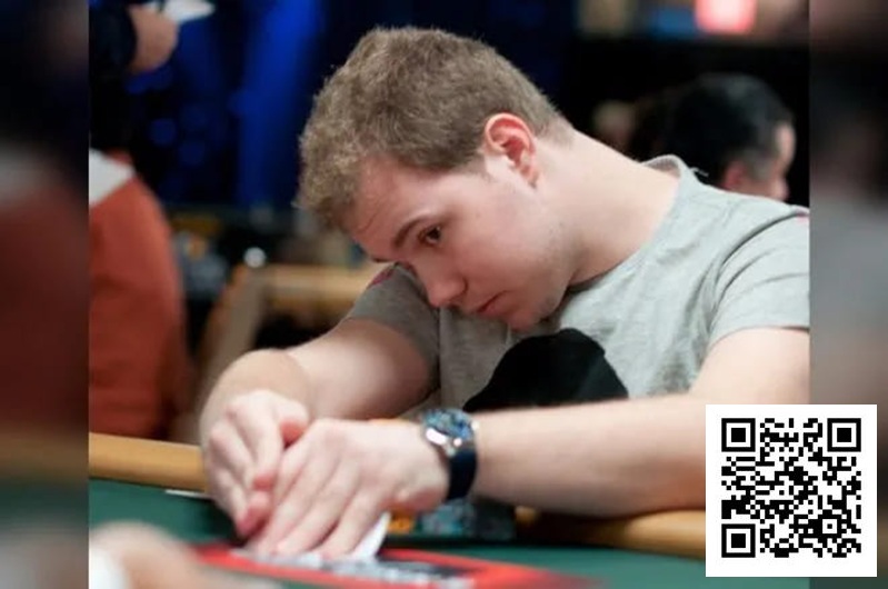 【红龙扑克】什么时候看底牌更好？发牌立刻看or行动前再看