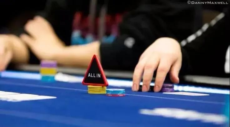 【红龙扑克】教学：差牌如何赢得大底池？顶对转诈唬了解一下