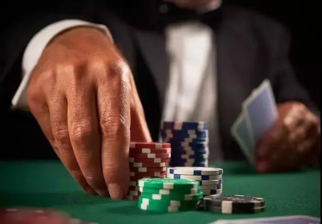 【红龙扑克】教学：翻牌圈同花面，应该怎么下注！