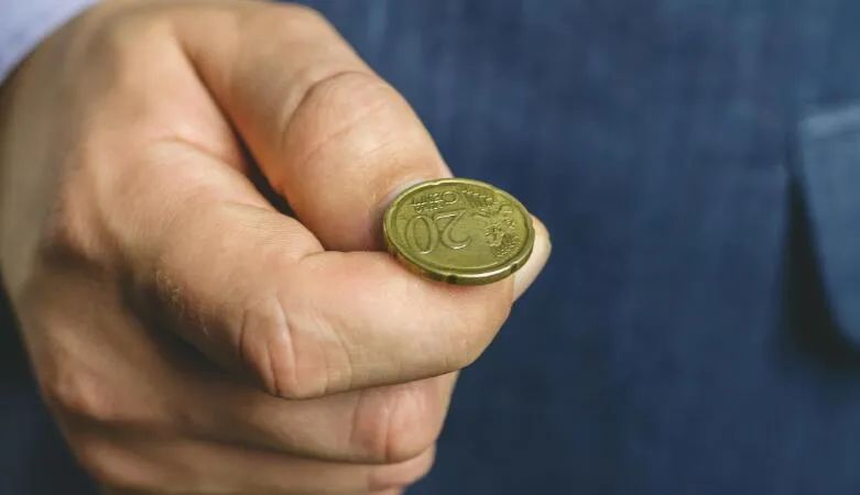 【红龙扑克】教学：这种牌面两家ALL IN，顶对还要继续游戏吗？