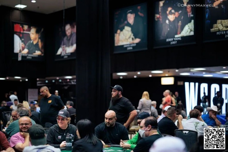 【红龙扑克】WSOP主赛开赛！有位“倒霉蛋”拿着KK被同一名对手的AA折磨两次！