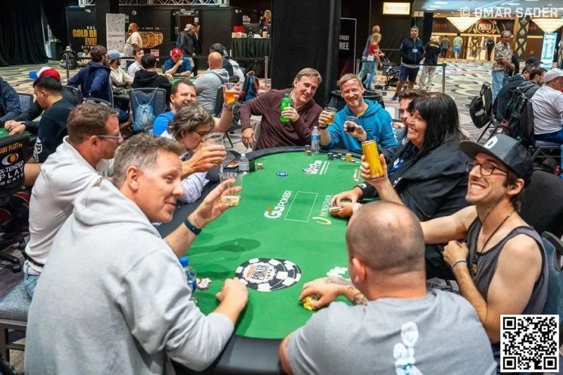【红龙扑克】2023 WSOP主赛Day1b落幕，目前共有819名选手晋级！