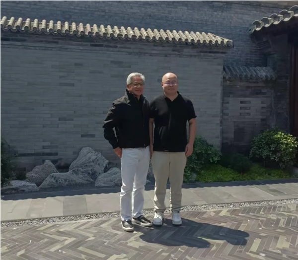 【红龙扑克】传黄仁勋密会MiniMax创始人闫俊杰 双方深度交流两小时