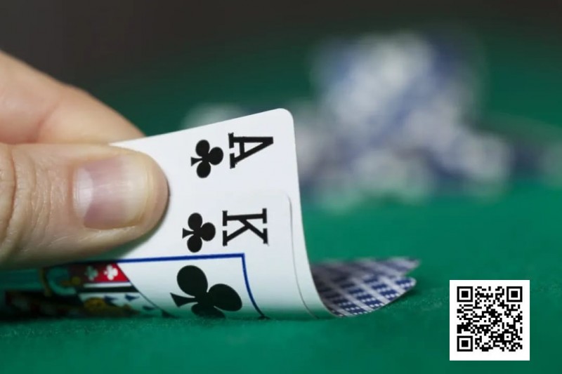 【红龙扑克】当手持强牌却面临抛硬币局面时，你的策略应该是什么？