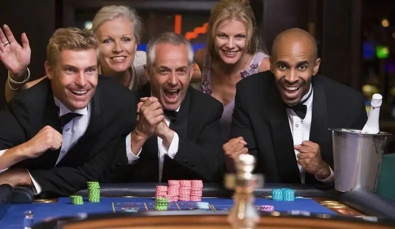 【红龙扑克】教学：五个德州扑克坏习惯，小改变大提升！