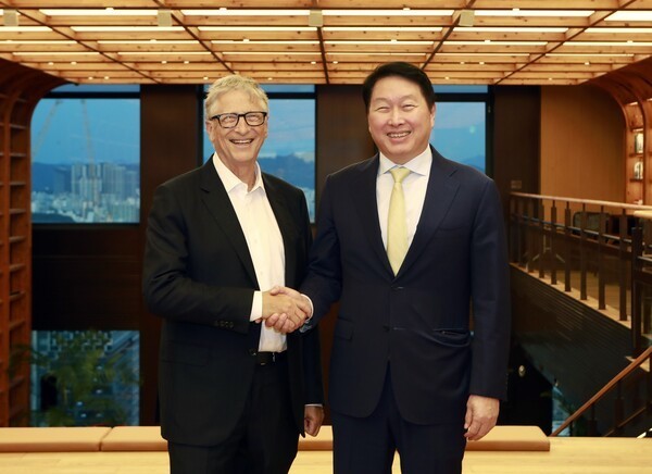 【红龙扑克】比尔&middot;盖茨与SK集团领导层会晤：讨论能源和疫苗合作