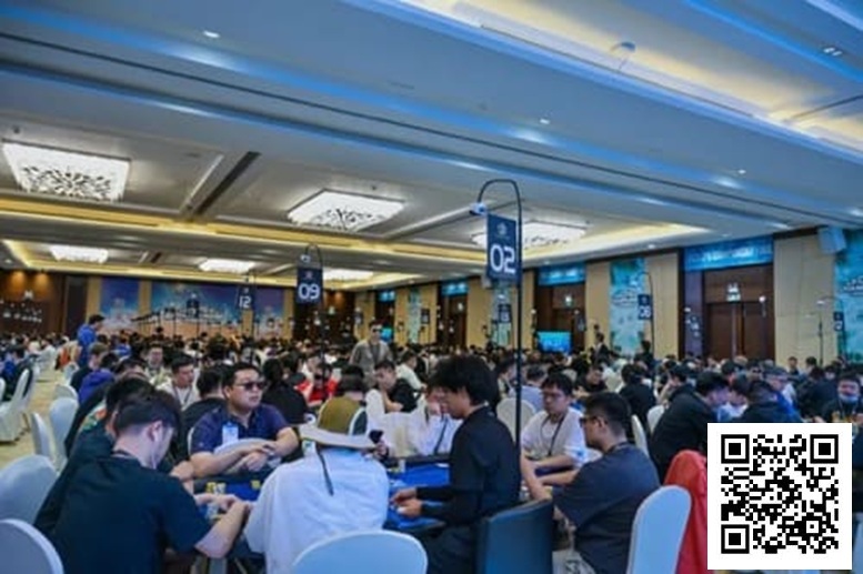 【红龙扑克】2025CPG三亚总决赛｜速战速决！主赛事首次同步即将入围圈泡沫击碎！王泰麒装袋168万记分牌携手240人晋级第三轮！