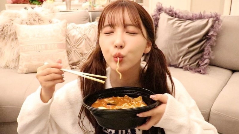 【红龙扑克】引退作拍完了！制作人是这么对三上悠亜(三上悠亚)说的⋯