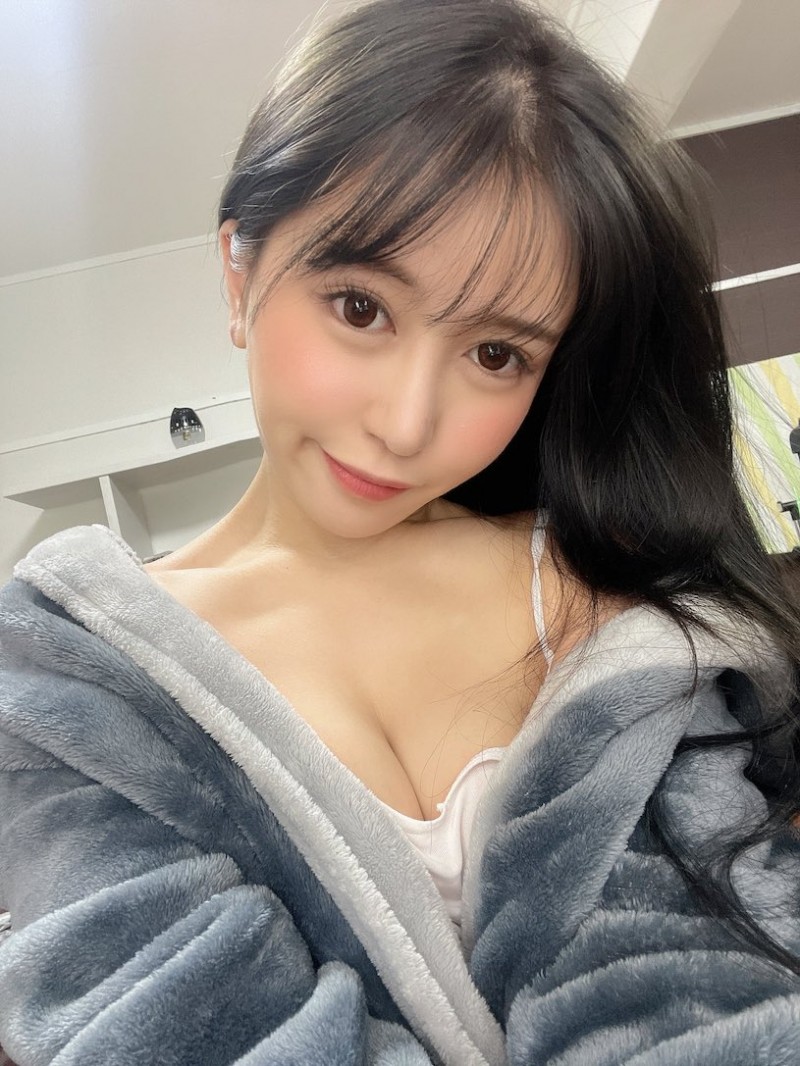 【红龙扑克】最新推荐！可纯情也可性感《乃木绚爱》精选作品介绍……