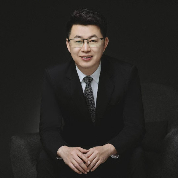 【红龙扑克】荣耀前CMO姜海荣晒深蓝工牌 董事长邓承浩发文祝贺