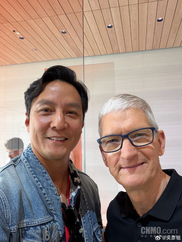 【红龙扑克】吴彦祖现身苹果发布会 库克：期待你用新iPhone创作
