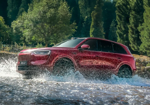 【红龙扑克】鸿蒙智行今日发布尚界H5＋全新问界M7 小订已破30万！