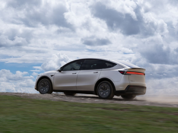 【红龙扑克】8月中国中型SUV销量榜出炉：Model Y仍第一 但大跌16%