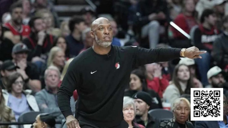 【红龙扑克】突发！开拓者主帅比卢普斯因扑克赌博被捕，中国新星杨瀚森NBA之路蒙阴影