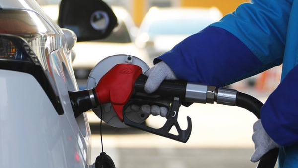 【红龙扑克】今晚国内油价将迎来年内第七次下调 加满一箱油省3元