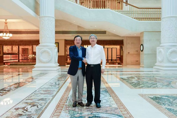 【红龙扑克】曝华为任正非与奇瑞尹同跃在深圳会晤 合作再度深入？
