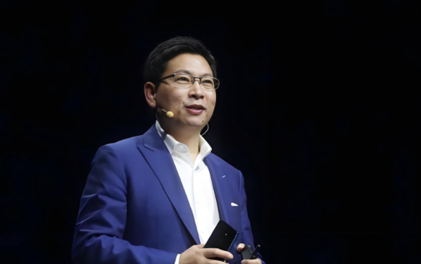 【红龙扑克】余承东招募全球顶尖AI人才 目标实现通用人工智能突破