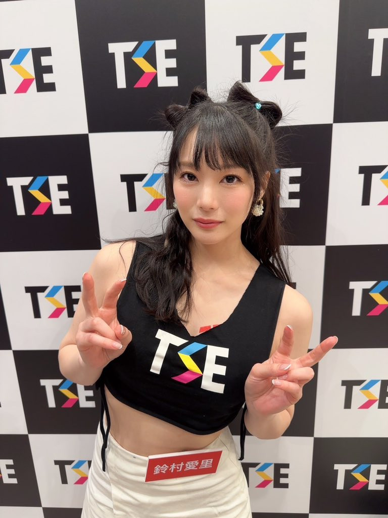 【红龙扑克】第一次海外活动就上手!鈴村あいり(铃村爱里)后台的第一手情报在这儿〜