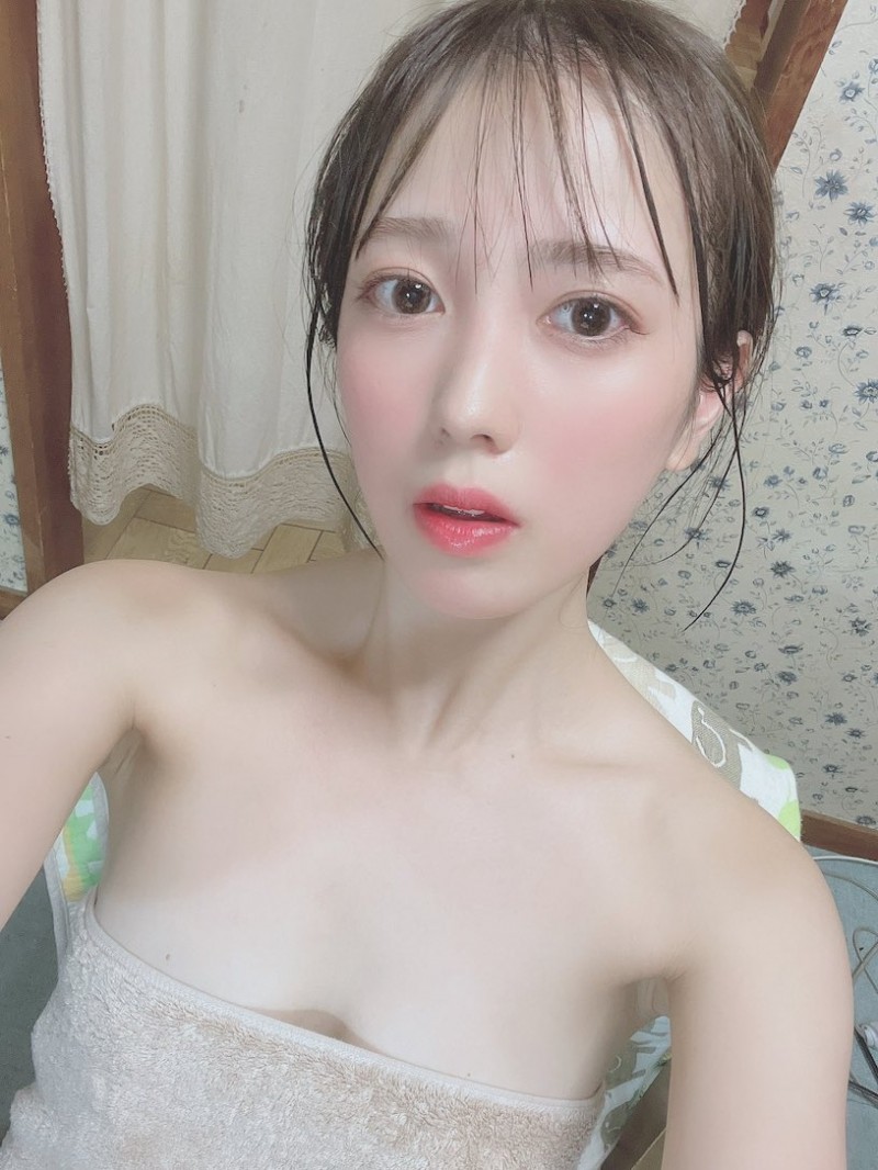 【红龙扑克】打败河北彩花!重量级偶像「小湊よつ葉」新作夺下排行榜No.1!