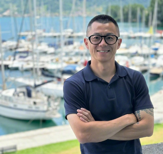 【红龙扑克】总粉丝超2400万 知名车评人陈震多平台账号被禁言