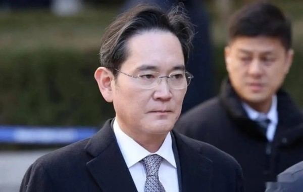 【红龙扑克】李在镕股票市值一年新增近14万亿韩元 靠三星系股份