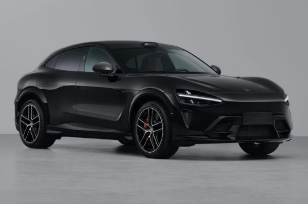 【红龙扑克】小米YU7 GT配置汇总：超千瓦马力+碳陶瓷刹车系统