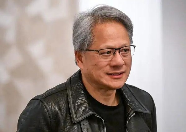 【红龙扑克】黄仁勋跌出全球前十大富翁榜单 当前个人财富约1万亿元