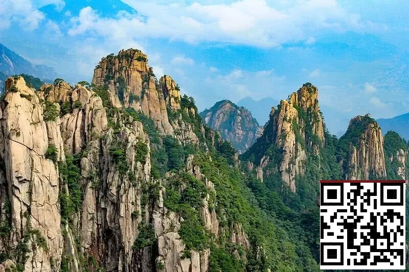 【红龙扑克】泰山之巅首日 | 吕彦与何映含分别斩获开幕赛AB组CL，Day1共262人次参与，38人晋级Day2