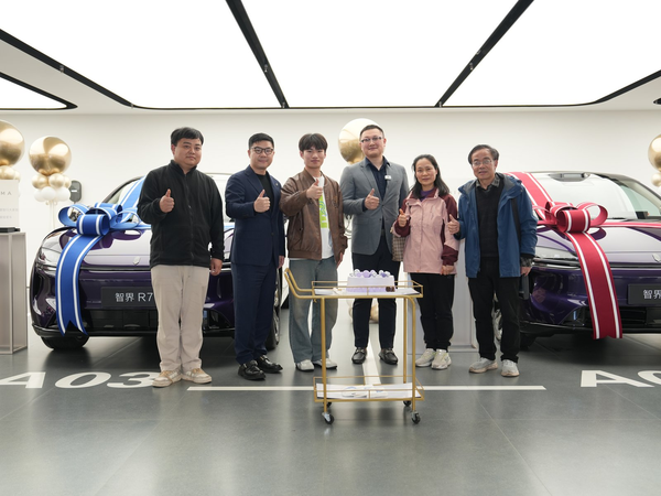 【红龙扑克】华系首台896线激光雷达实车交付，智界 R7全国七城同时开启
