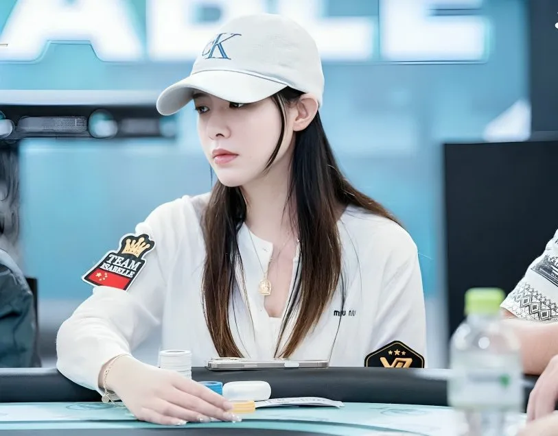 【红龙扑克】扑克女力|杨洋专访:若被困难击倒?那就顺势躺下睡一觉吧!
