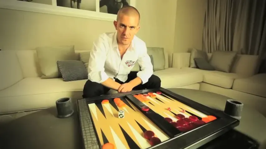 【红龙扑克】“我就是个蠢货”——Gus Hansen 的崩塌与重生，从赌桌之神到输光数百万